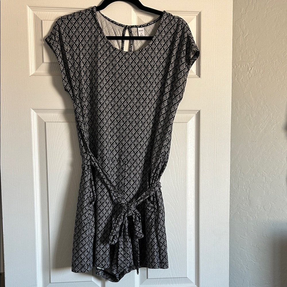 Women’s Black & White Patterned Short Sleeve Romper with Tie Waist